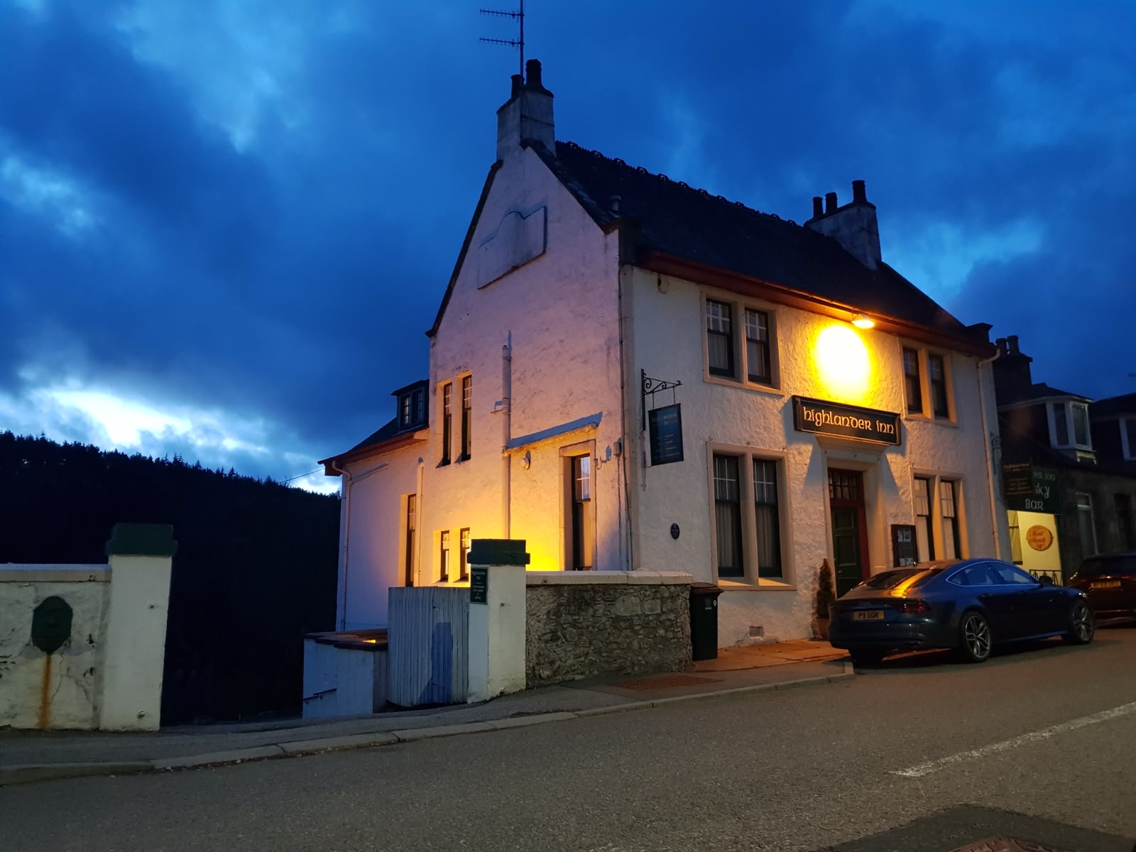 Highlander Inn Night